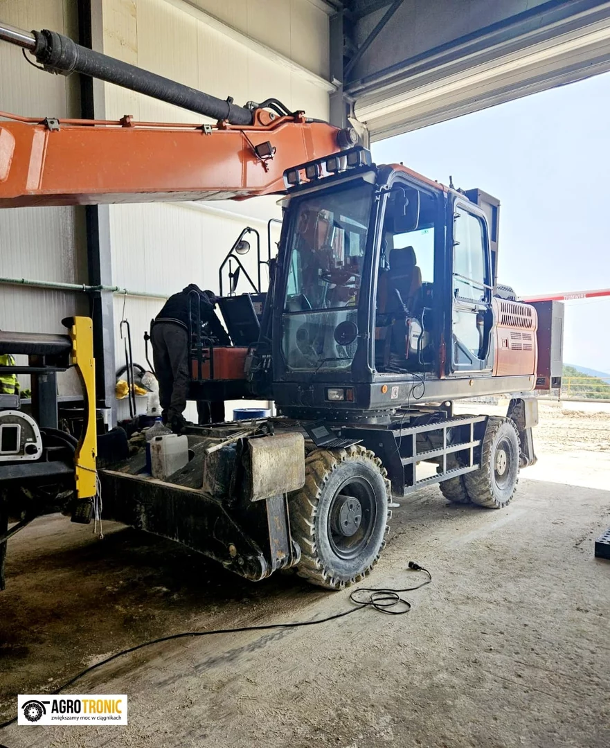 doosan Excavator kołowa DX 210 W 5.9L 141kW/192HP