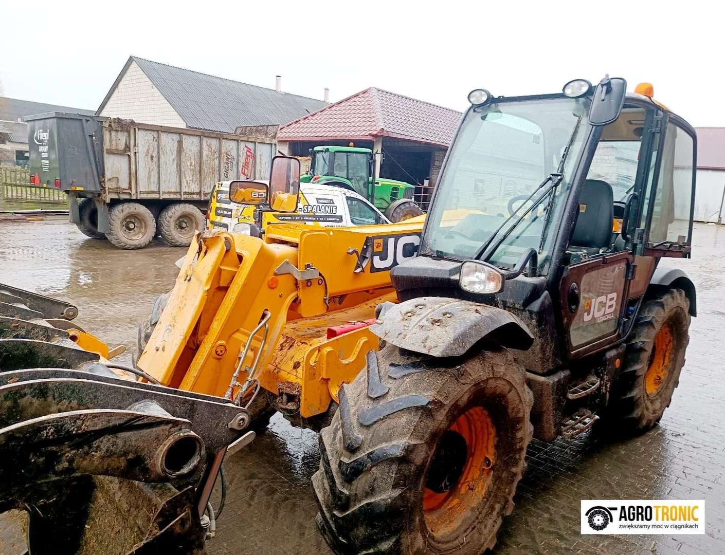 1. JCB Loader 531-70 AGRI 4.4L 74kW/101HP