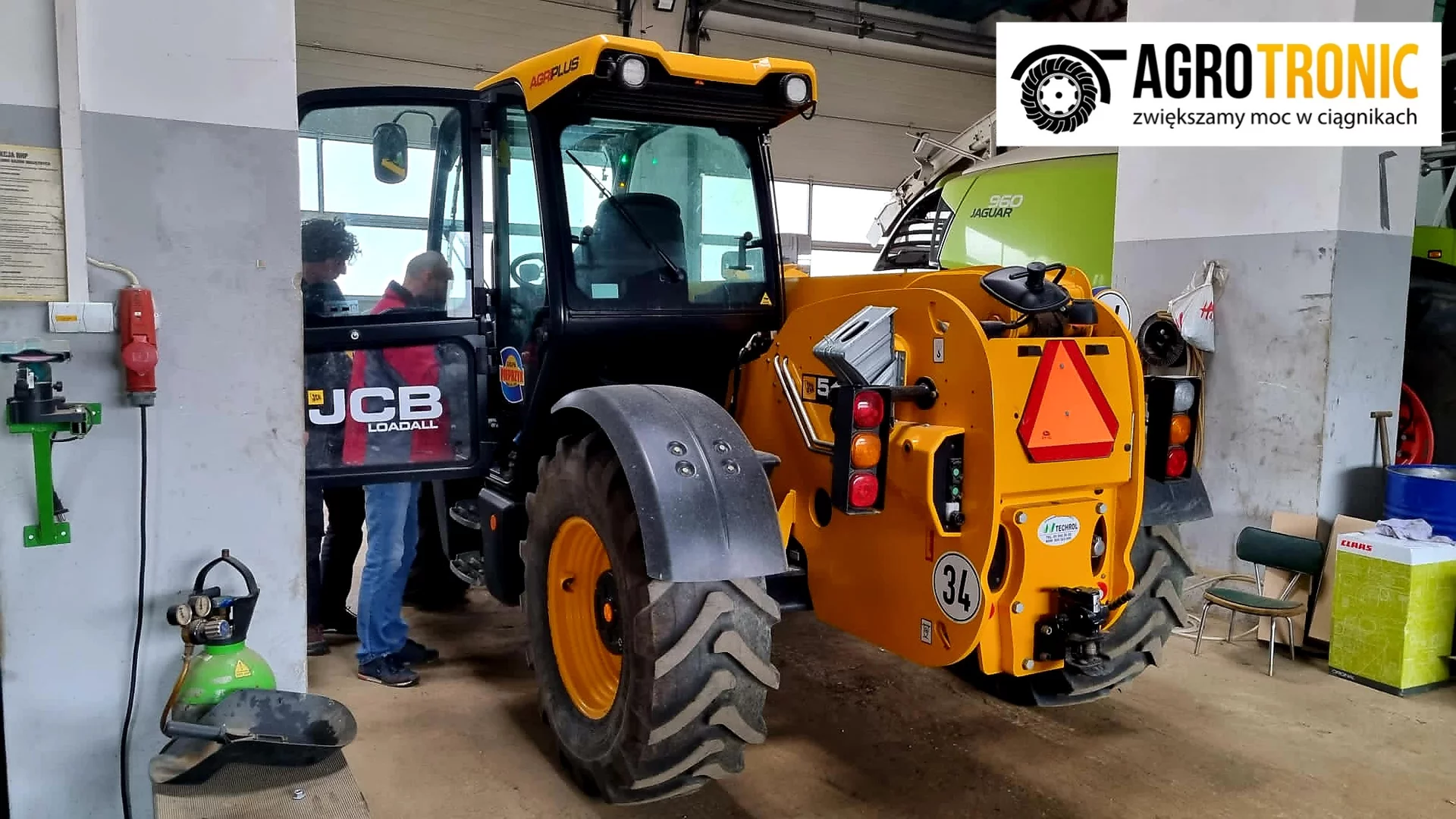 1. JCB Loader 541-70 AGRI 4.4L 93kW/126HP