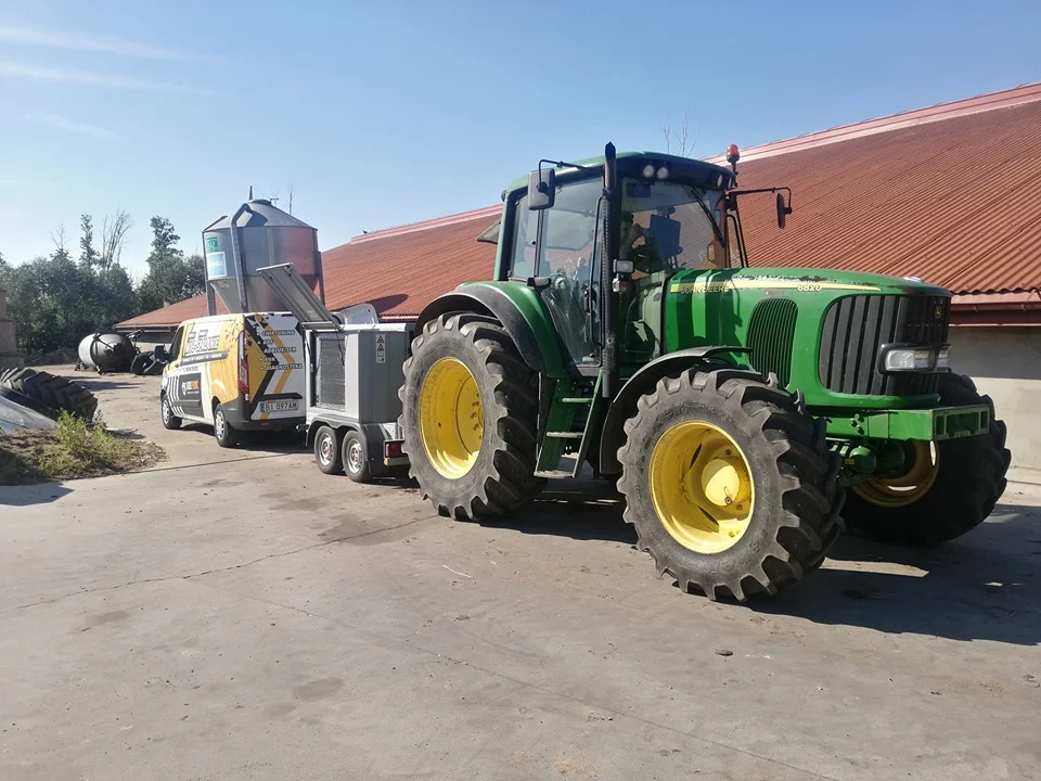 John Deere Deere 6820 6.8L