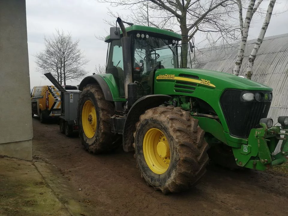 John Deere Tractor 7020 Series 7820 6.8L I6