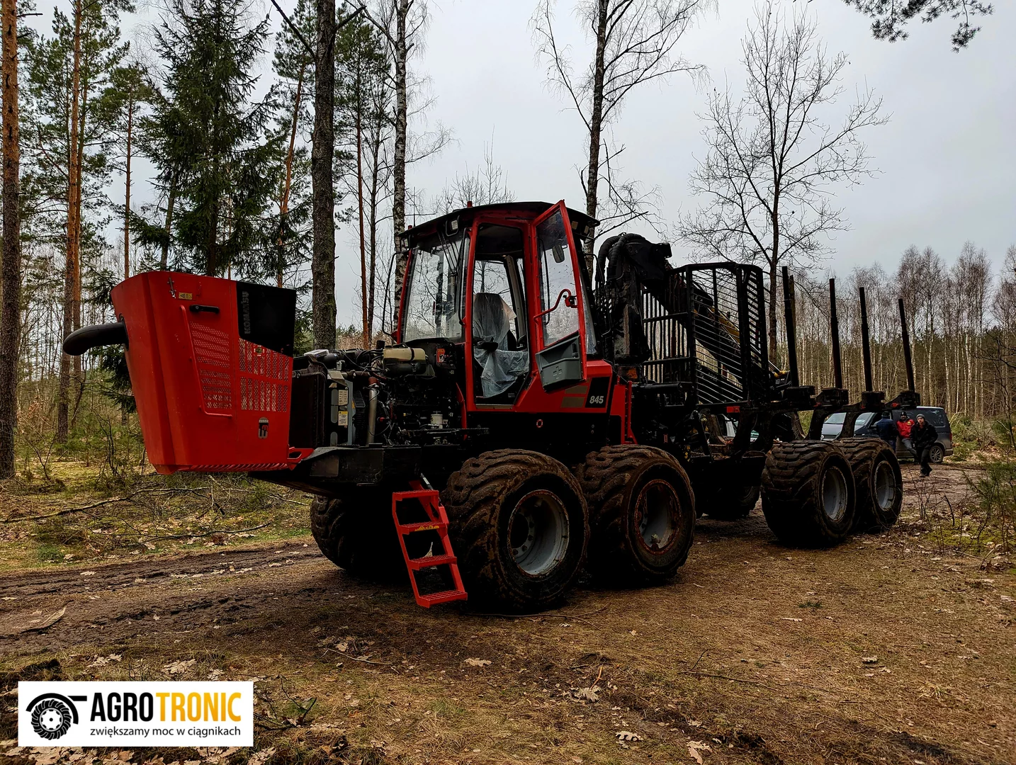 1. KOMATSU / VALMET Forestry Self-Loading Forwarder 845 4.9L 140kW/190HP