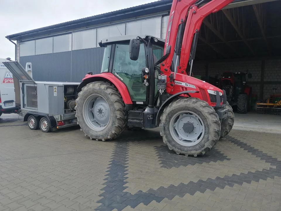 1. Massey Ferguson 5700S Series 5710S 4.4L