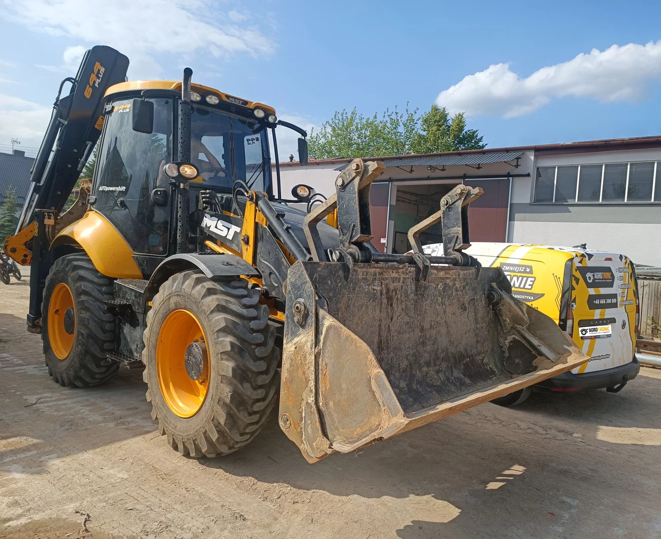 MST koparko-ładowarka 644 PLUS C4.4