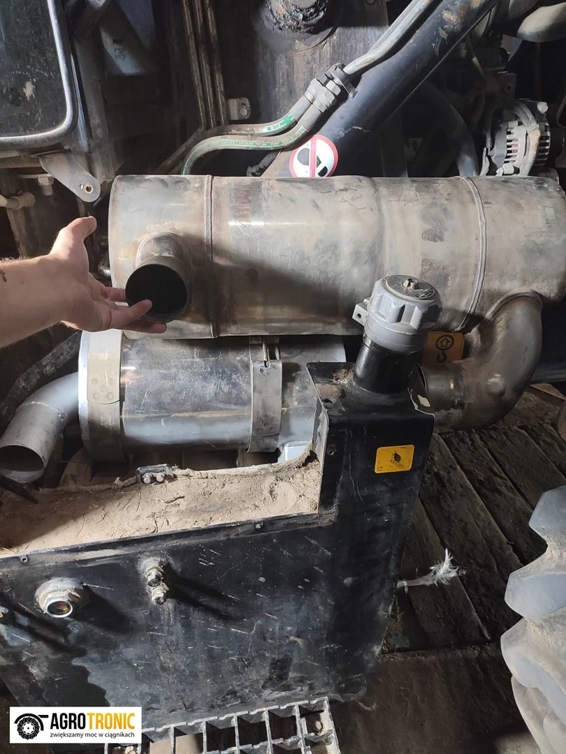 2. MST koparko-ładowarka 644 PLUS C4.4