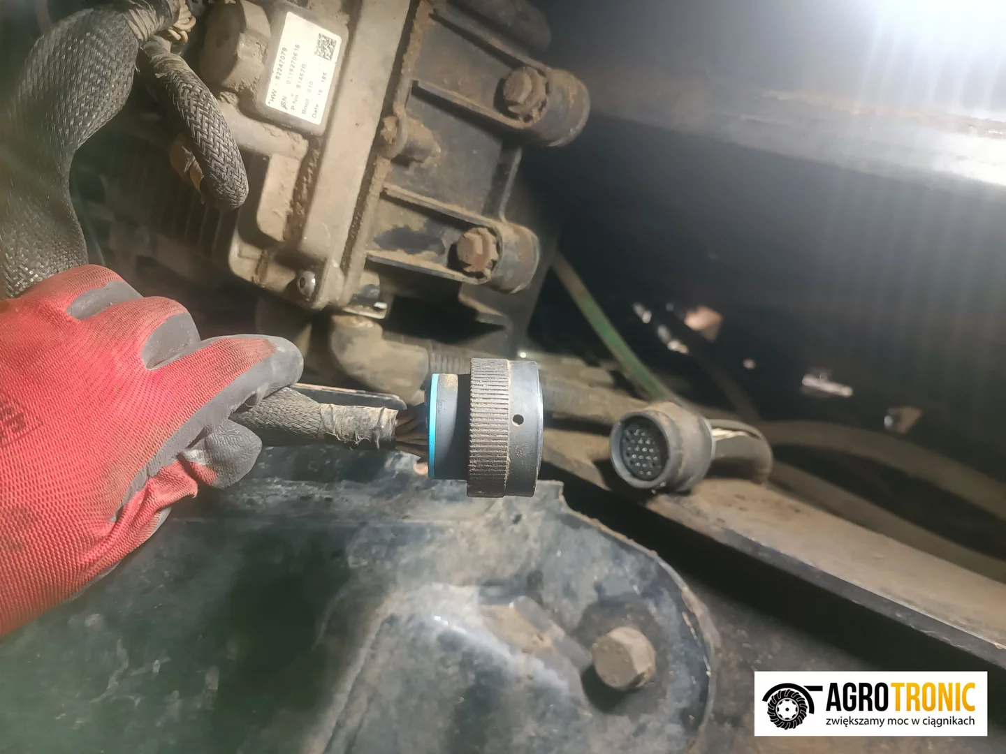 3. MST koparko-ładowarka 644 PLUS C4.4