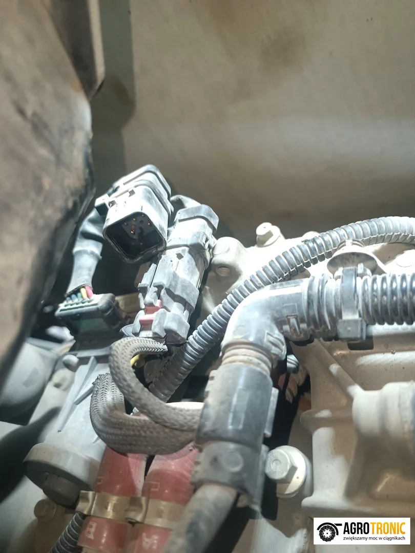 4. MST koparko-ładowarka 644 PLUS C4.4