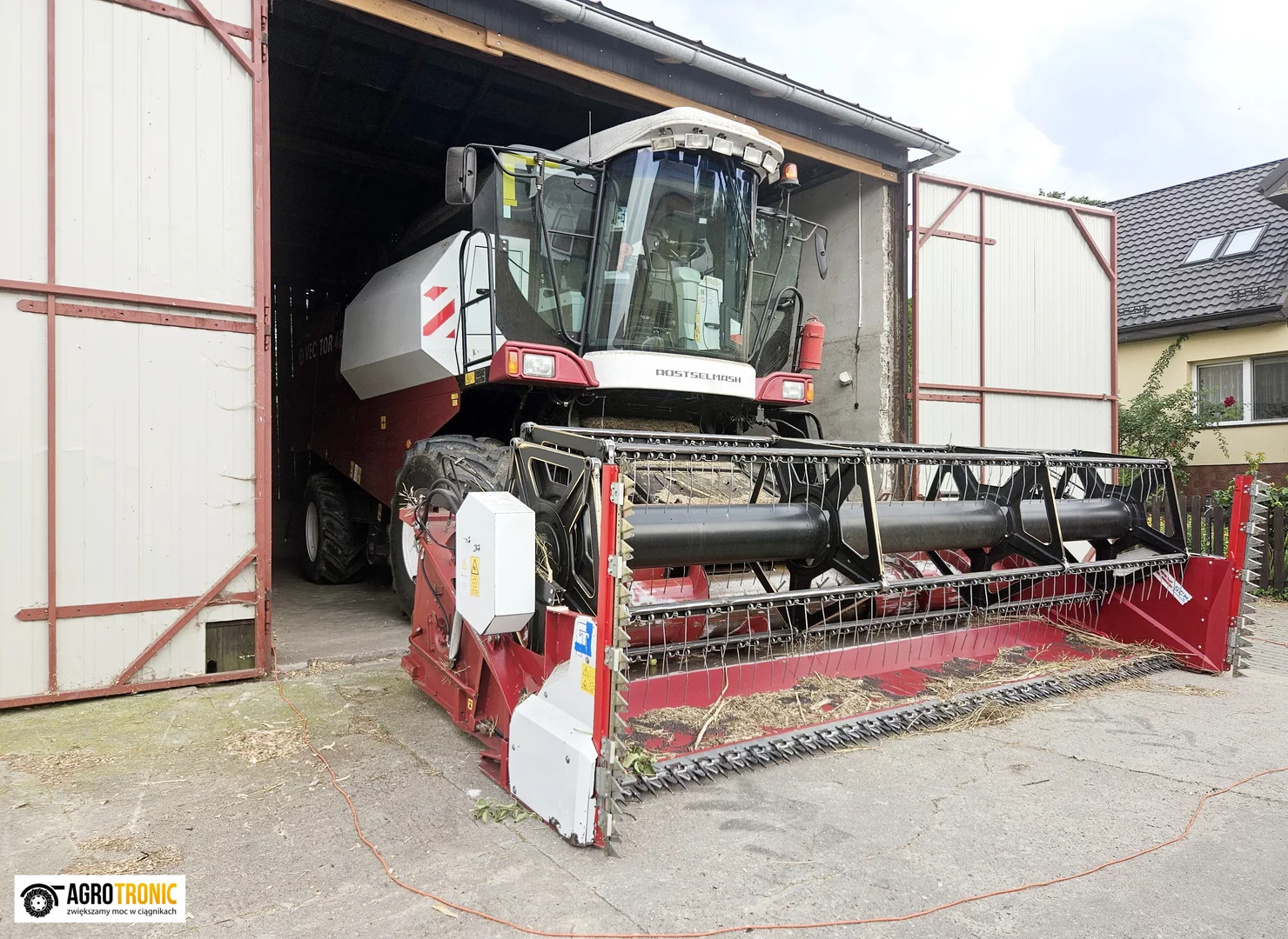 ROSTSELMASH Combine Harvester VECTOR 425 6.7L 162kW/220HP